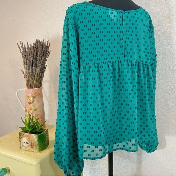 Long sleeve textured blouse - Picture 6 of 8